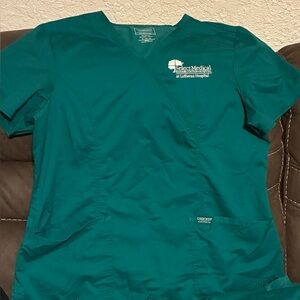 Set of 4  XLScrub Tops, 4 L Bottoms, 1 XL black jacket, one L black pullover